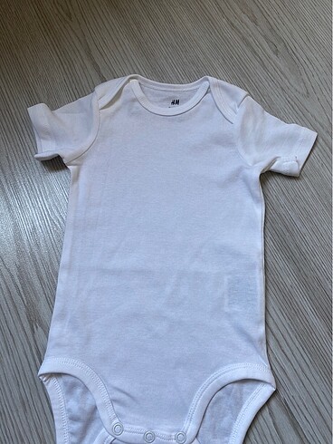 H&M çıtçıtlı body zıbın