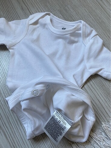 9 Ay Beden H&M çıtçıtlı body zıbın