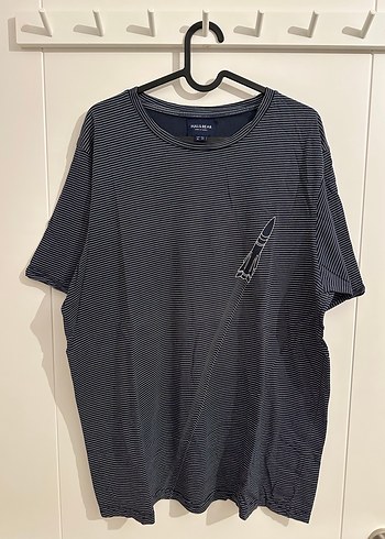 Pull and Bear Erkek Lacivert Çizgili Roket Baskılı XL Tişört