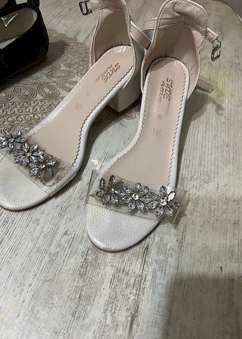 Beyaz Taşlı Tokalı Topuklu Kadın Ayakkabı - Görsel 3