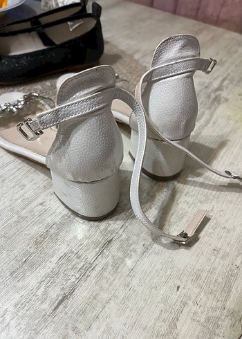 Beyaz Taşlı Tokalı Topuklu Kadın Ayakkabı - Görsel 2