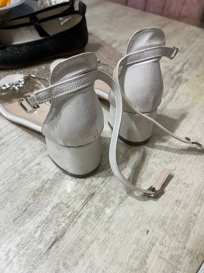 Beyaz Taşlı Tokalı Topuklu Kadın Ayakkabı - Görsel 2