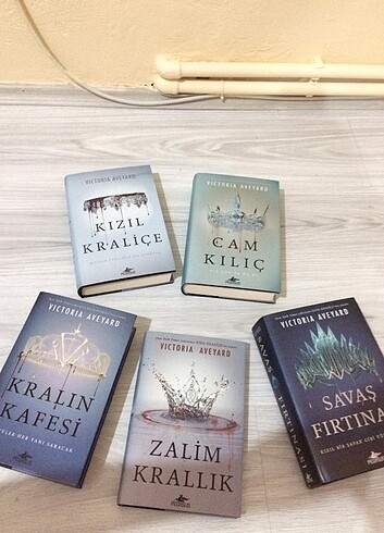 Victoria Aveyard Kızıl Kraliçe serisi