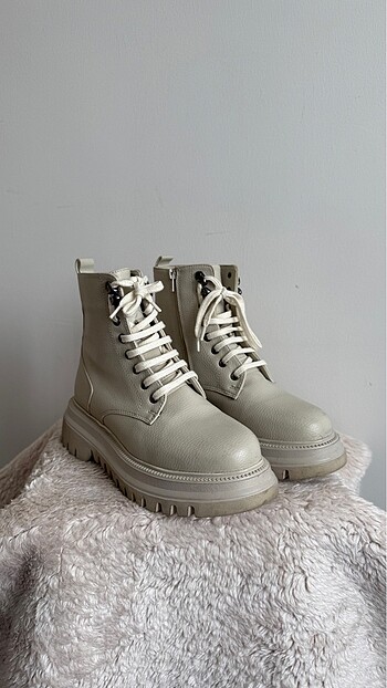 Deichmann Catwalk Bot