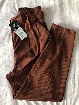 Etiketli pantolon