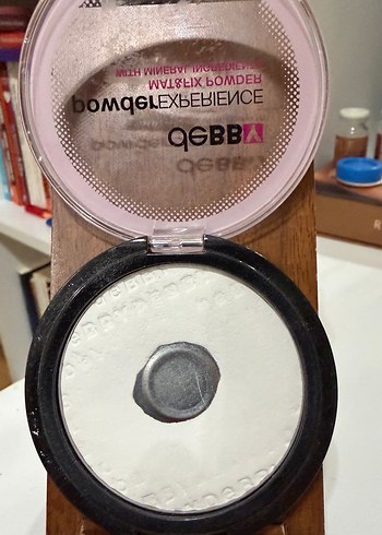 Debby Matlaştırıcı Mineral İçerikli şeffaf Pudra - Görsel 3