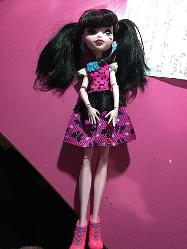 Monster high (draculara ) & barbie bebekler