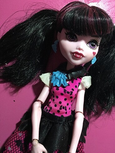 Monster high (draculara ) & barbie bebekler