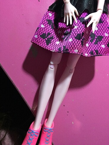 Beden Monster high (draculara ) & barbie bebekler