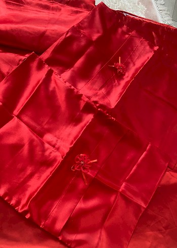 Kırmızı Saten Yatak Örtüsü ve Çarşaf Seti - Görsel 2