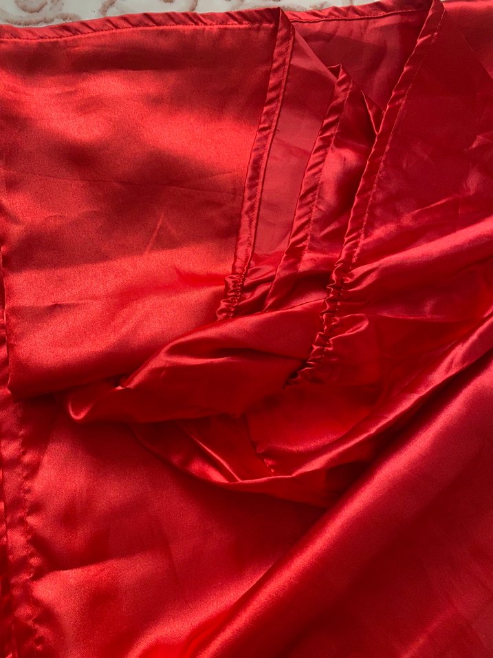 Kırmızı Saten Yatak Örtüsü ve Çarşaf Seti - Görsel 4