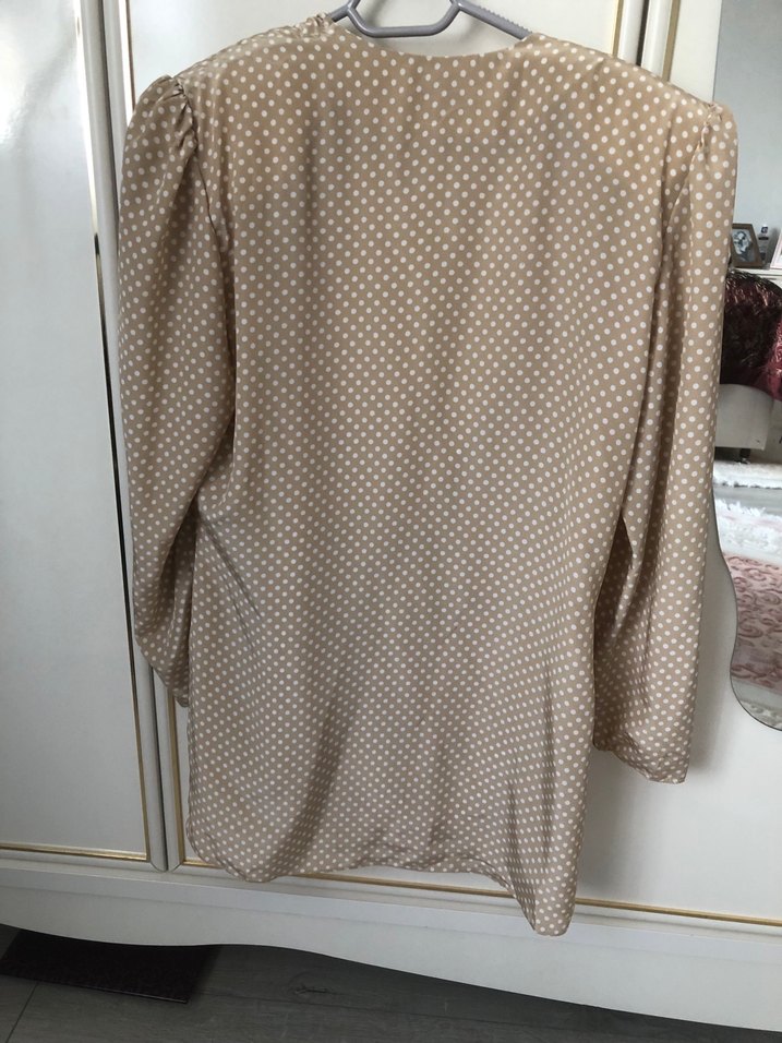 Bej Puantiyeli Drapeli Kadın Gömlek - Görsel 4