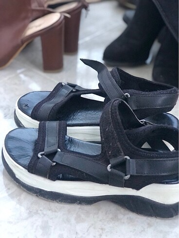Sandalyet