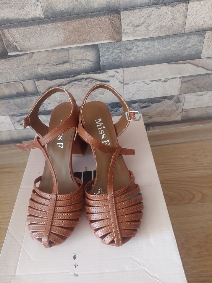 Bej Kadın Tokalı Topuklu Sandalet - Görsel 3