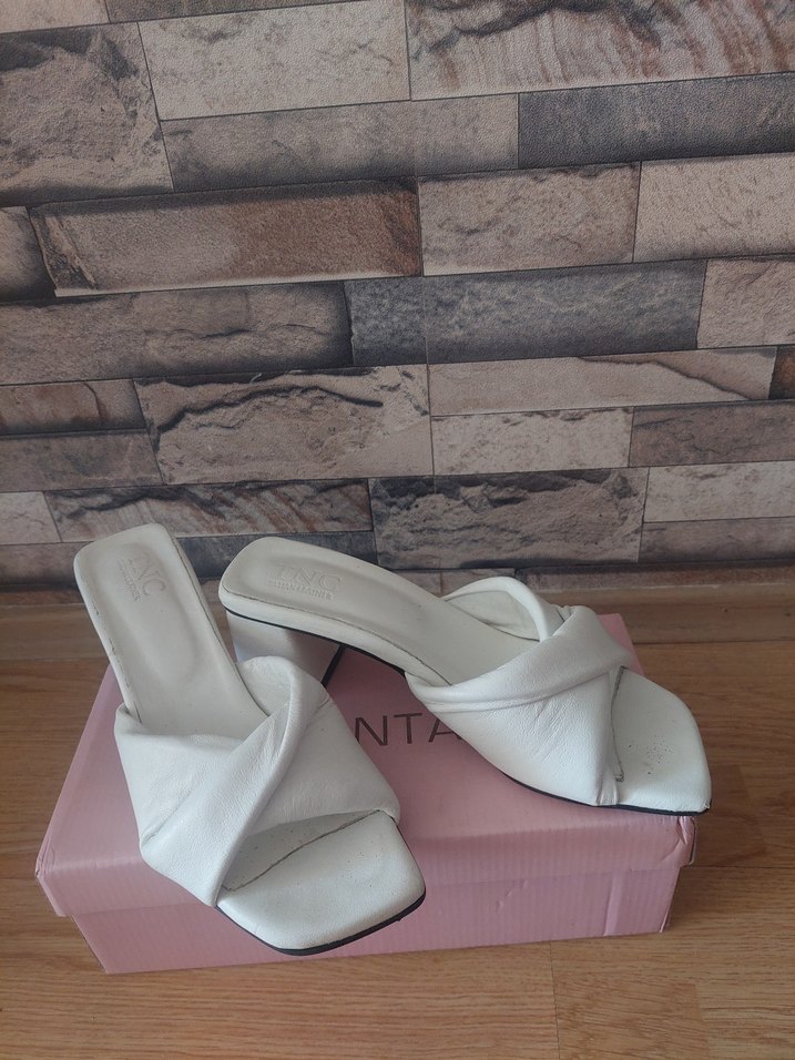 Beyaz Minimalist Topuklu Kadın Terlik - Görsel 2