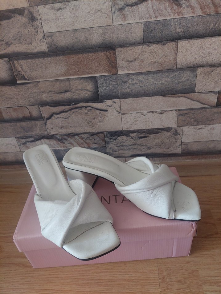 Beyaz Minimalist Topuklu Kadın Terlik - Görsel 3