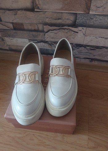 Beyaz Parlak Yılan Desenli Tokalı Kadın Loafer - Görsel 2