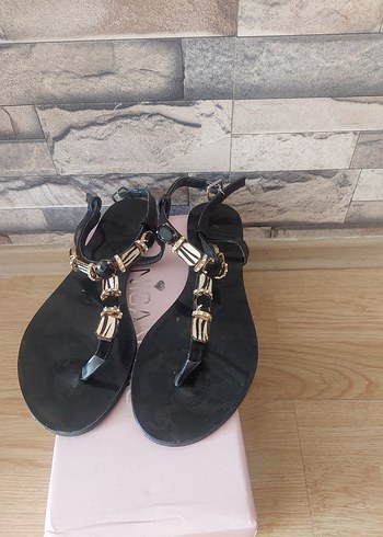 Siyah Parlak Tokalı Stiletto Topuklu Kadın Sandalet - Görsel 3