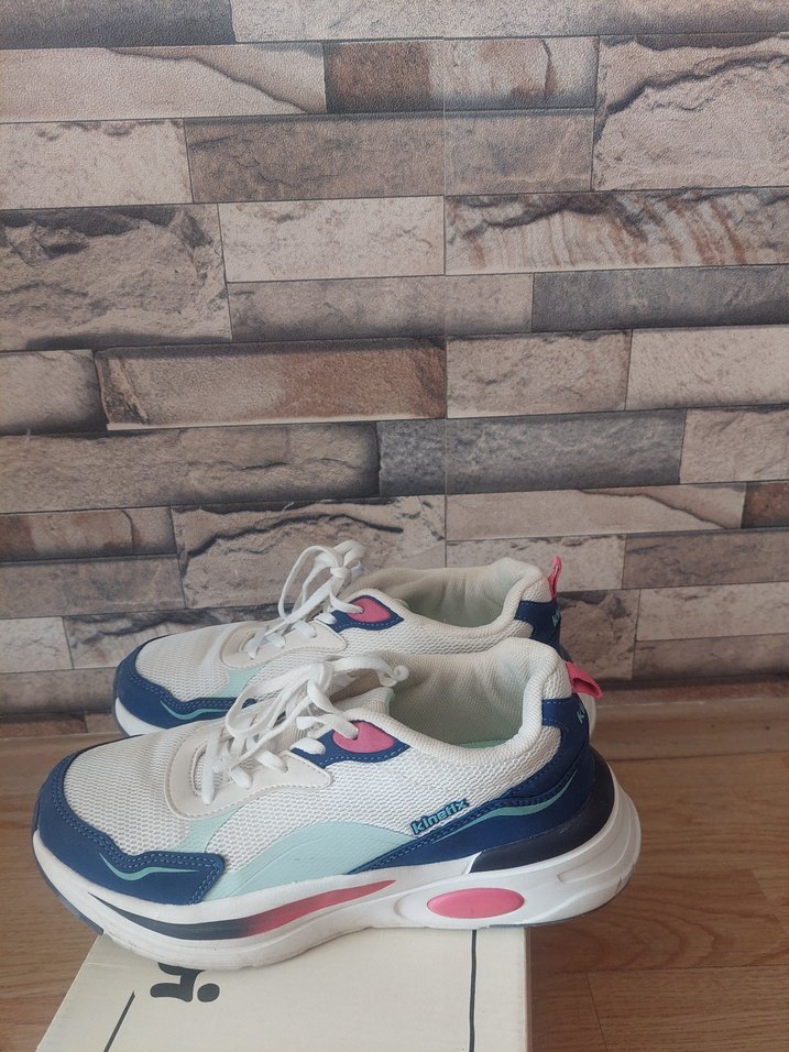 Beyaz Pastel Baskılı Dolgu Topuklu Spor Ayakkabı - Görsel 2