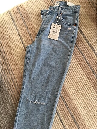 34 Beden mavi Renk Bershka mom jean