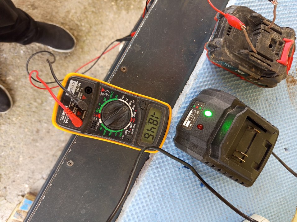 Kırmızı Şarjlı Batarya kasada kırıklar var - Görsel 3