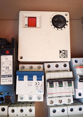 Beyaz Elektrik Devre Kesicileri Seti - Görsel 4