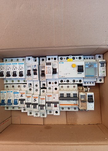 Beyaz Elektrik Devre Kesicileri Seti - Görsel 3