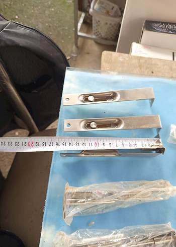 Mavi ve Gri Metal Kapı Mandalları ve Montaj Aparatları - Görsel 4