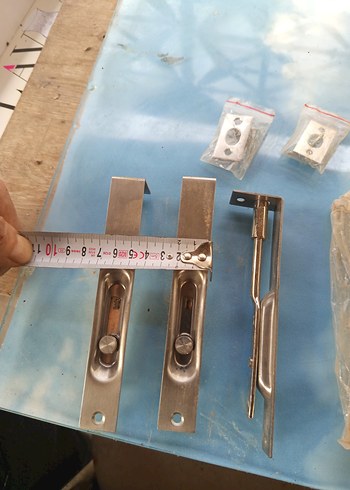 Mavi ve Gri Metal Kapı Mandalları ve Montaj Aparatları - Görsel 3