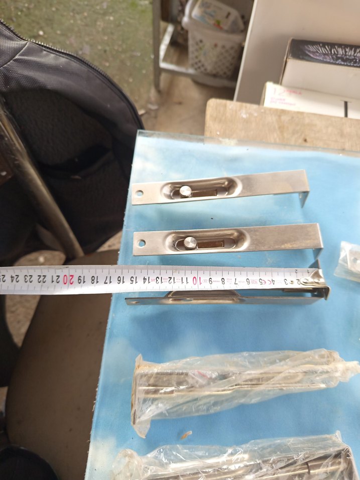 Mavi ve Gri Metal Kapı Mandalları ve Montaj Aparatları - Görsel 4