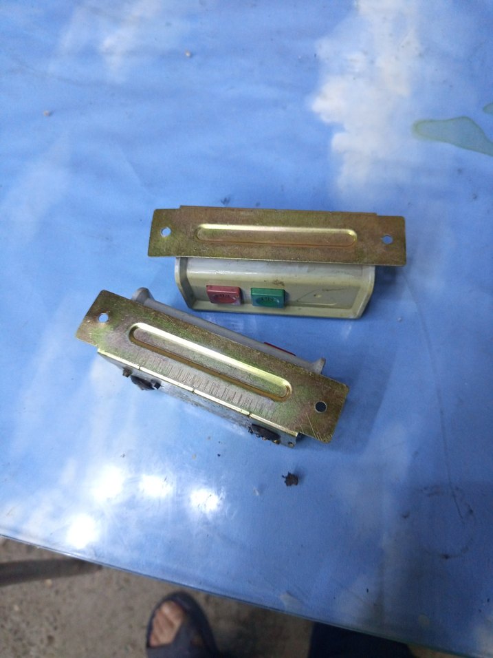 Beyaz Açma/Kapama Düğmeli Elektrik Anahtarı - Görsel 2