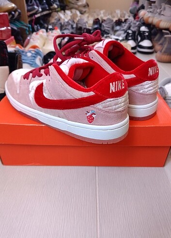 39 Beden pembe Renk Nike SB Dunk Low StrangeLove
