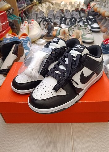 Nike SB Dunk Low Panda 