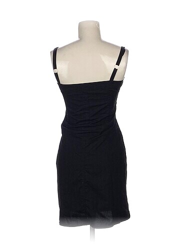 40 Beden PreLoved Kısa Elbise %70 İndirimli.
