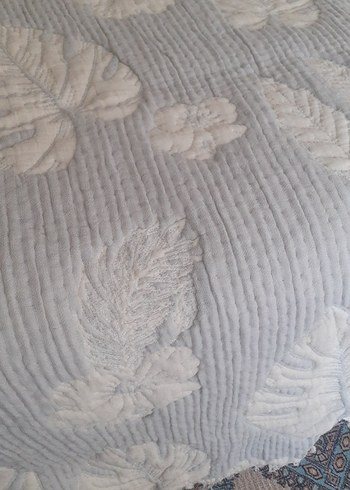 Gri Beyaz Nakışlı Yatak Örtüsü. - Görsel 5