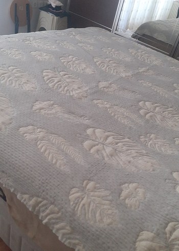 Gri Beyaz Nakışlı Yatak Örtüsü. - Görsel 8