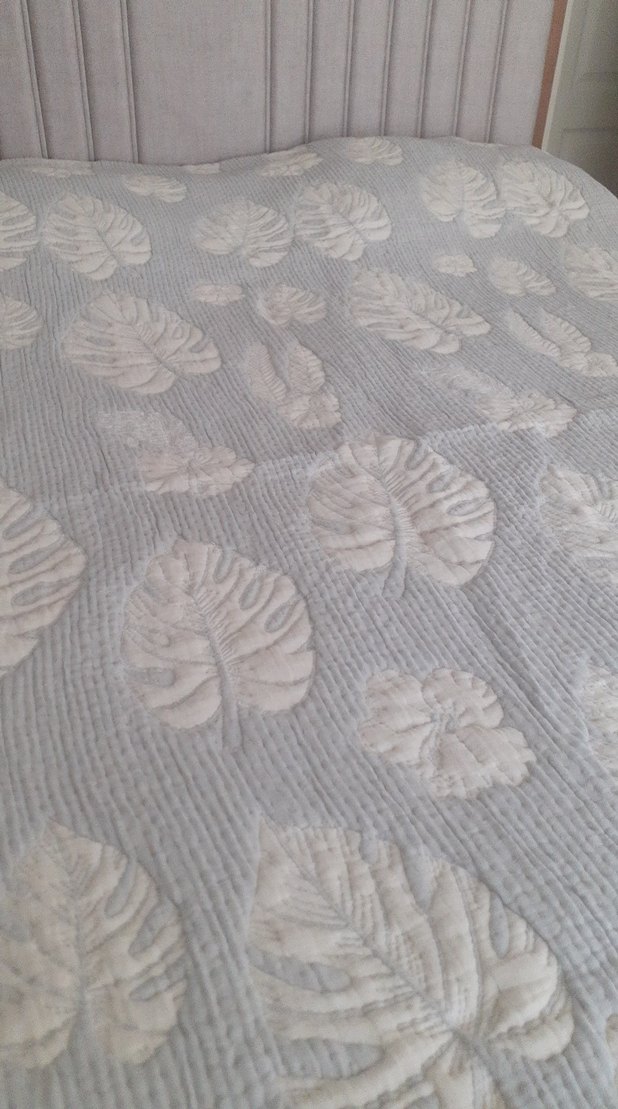 Gri Beyaz Nakışlı Yatak Örtüsü. - Görsel 4