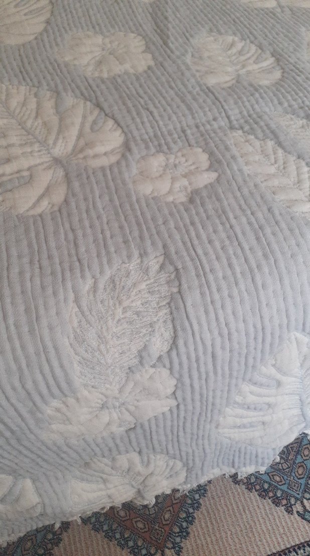 Gri Beyaz Nakışlı Yatak Örtüsü. - Görsel 5