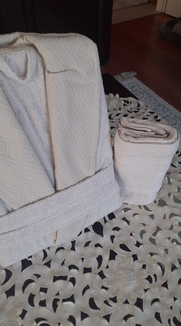 Gri Desenli Beyaz Bornoz BAŞ HAVLUSU MEVCUT - Görsel 4