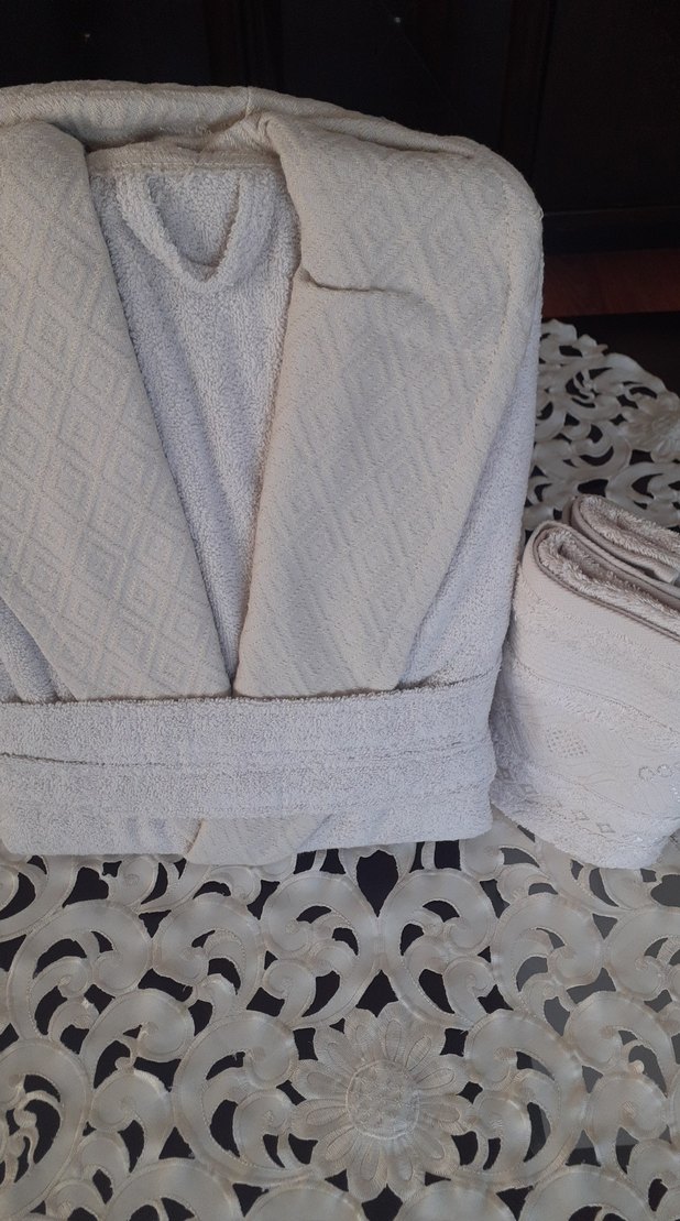 Gri Desenli Beyaz Bornoz BAŞ HAVLUSU MEVCUT - Görsel 2