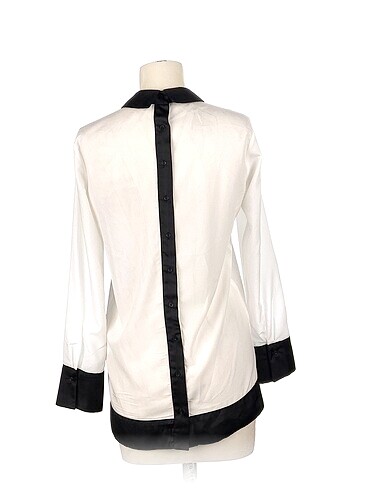 m Beden PreLoved Gömlek %70 İndirimli.