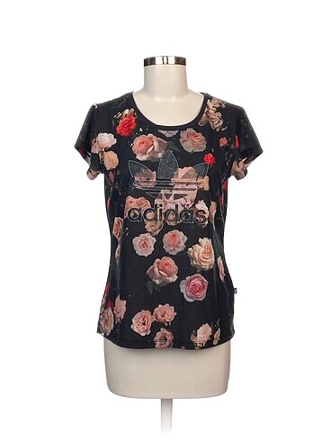 Adidas T-shirt %70 İndirimli.
