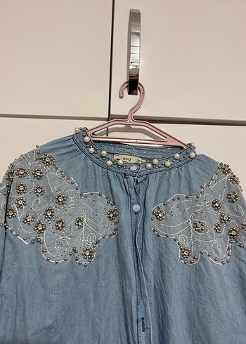 LC Waikiki Nakışlı Düğmeli Mavi Denim Gömlek