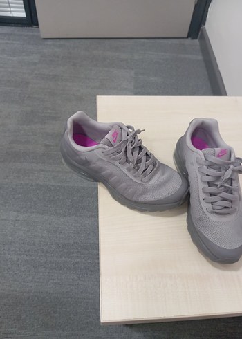 38,5 Beden Nike Gri Kadın Spor Ayakkabı