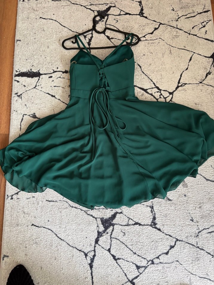 V Yakalı zümrüt yeşili Elbise - Görsel 3