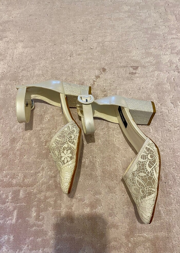 Beyaz gelinlik ayakkabısı - Görsel 3