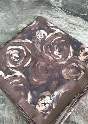 Kahverengi Fırfırlı Kadın soft esarp - Görsel 3