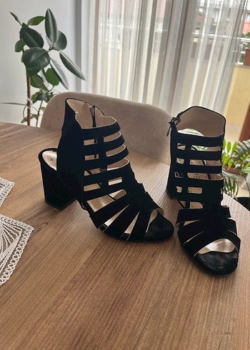 Siyah kafes topuklu ayakkabı - Görsel 2
