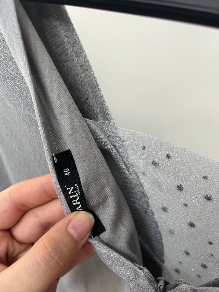 Gri Uzun V Yaka Drapeli Abiye Elbise - Görsel 3