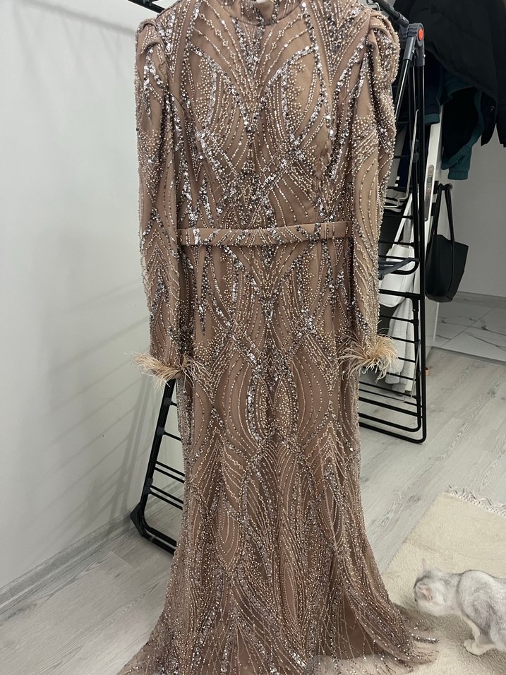 Uzun Kollu, Yüksek Yakalı pullu Nişan Elbisesi - Görsel 4